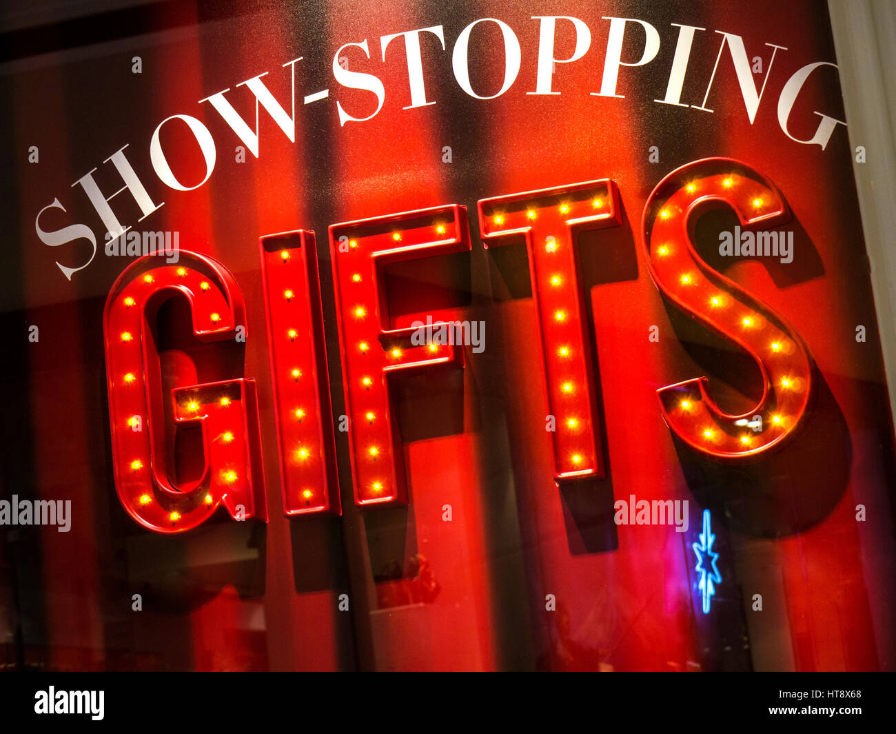 Graphic Christmas.shop window display 'Show-stopping Gifts' Stock Photo