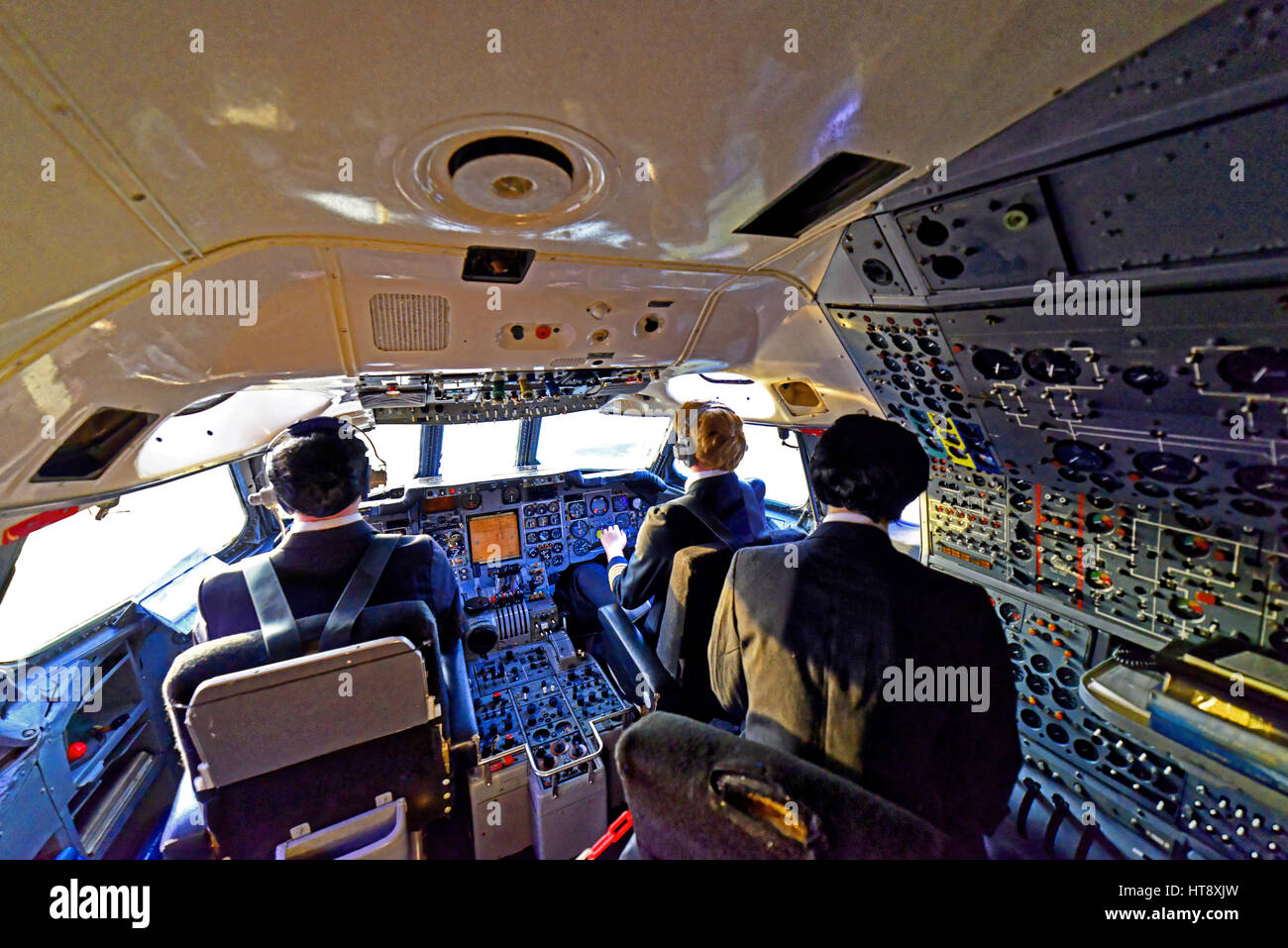 Flight deck pilot hires stock photography and images Alamy