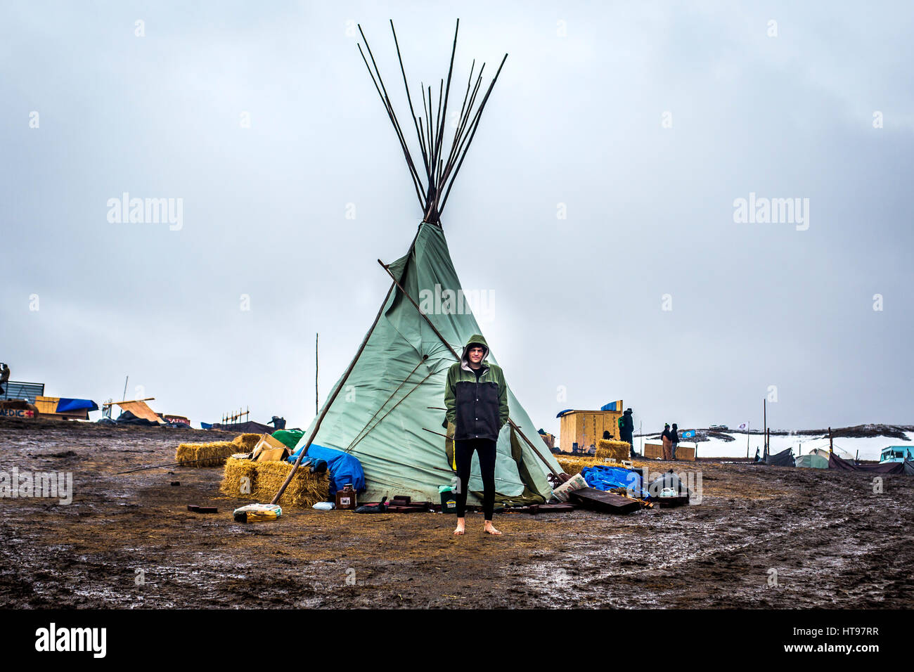 Cannonball, United States. 22nd Feb, 2017. Defiant NoDAPL water protectors faced-off with various law enforcement agencies on the day the camp was slated to be raided on February 22, 2017. Credit: Michael Nigro/Pacific Press/Alamy Live News Stock Photo