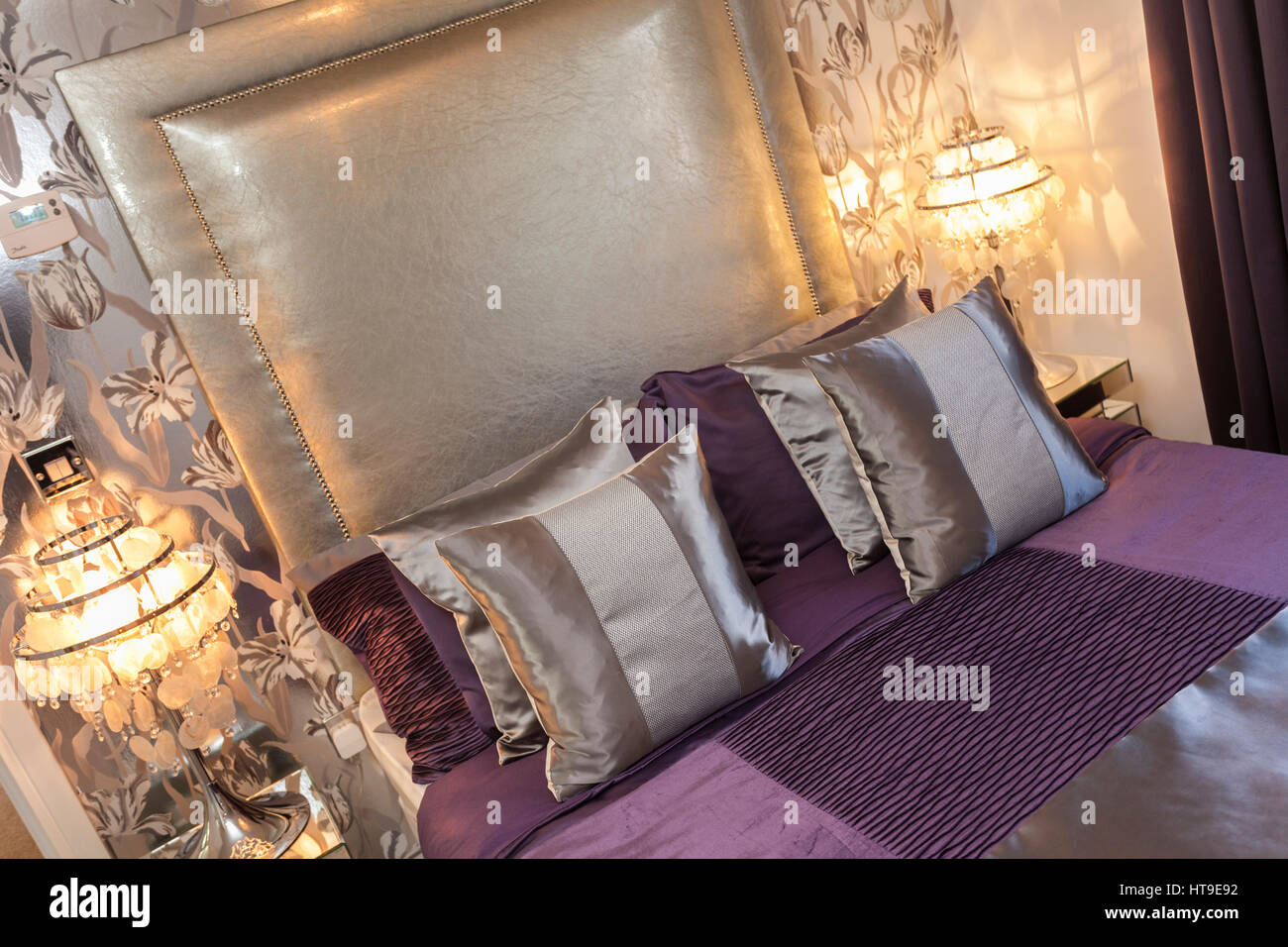 Silver wallpaper hires stock photography and images Alamy