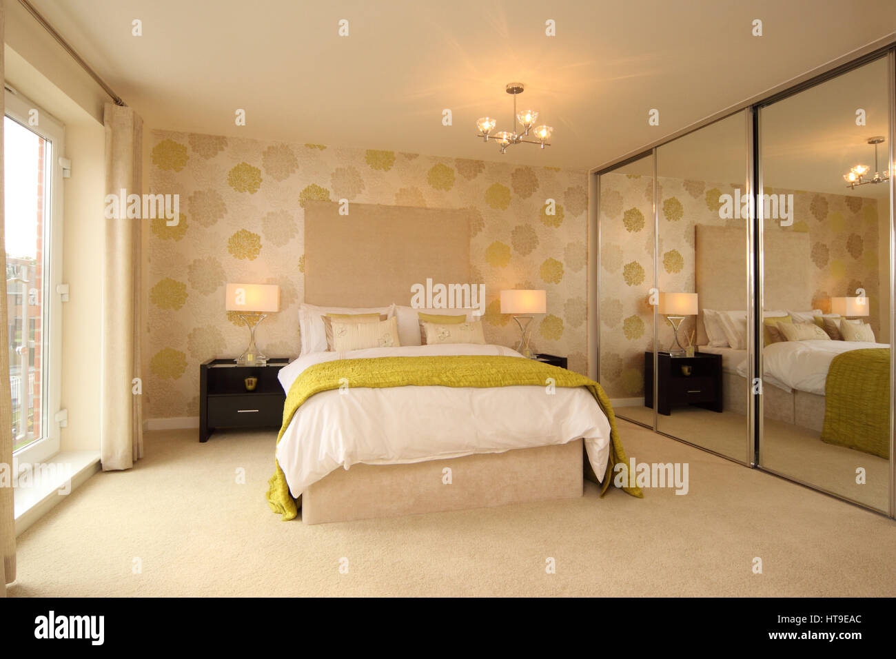 Home Interior Modern Bedroom Spacious Mirrored Wardrobe