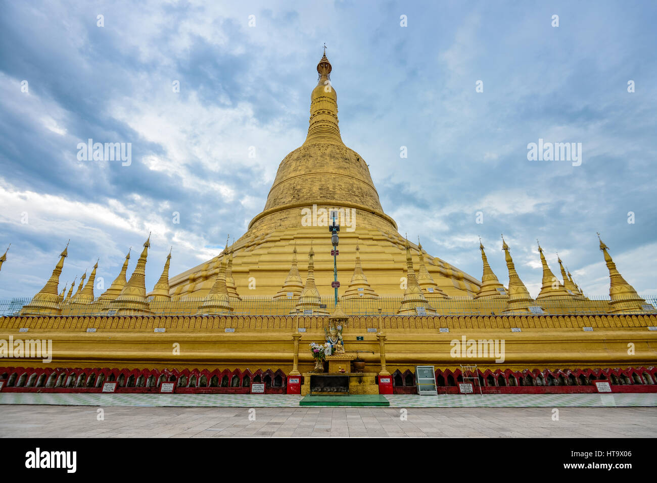 Shwemawdaw Pagoda (Shwemawdaw Pagoda) the hightest pagoda in myanmar locate in bago , myanmar Stock Photo