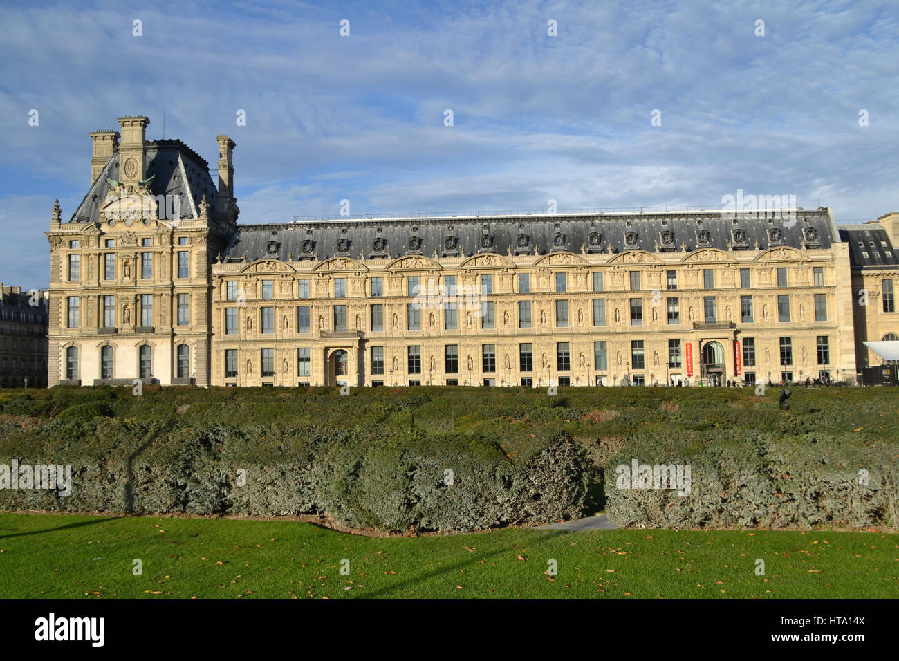 Louvre museum building hi-res stock photography and images - Alamy