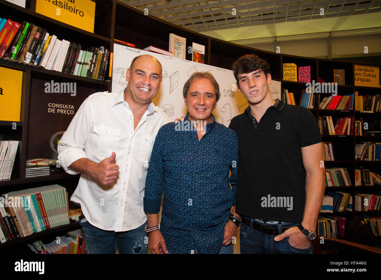 SÃO PAULO, SP - 08.03.2017: JORNALISTA REGINALDO LEME LANÇA LIVRO - The