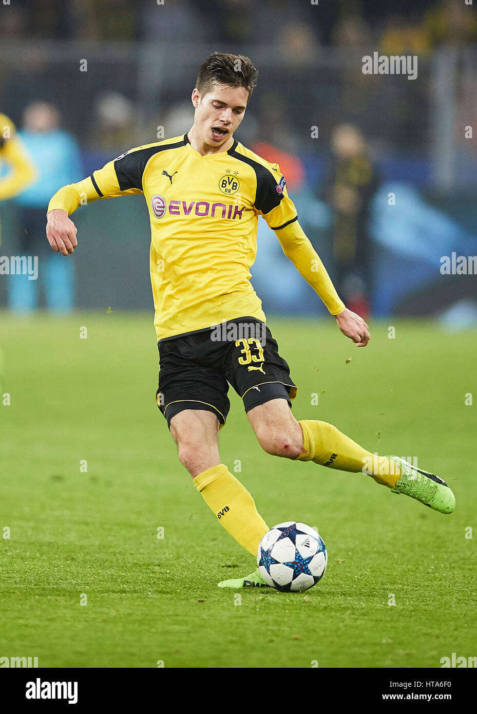 Dortmund, Germany. 08th Mar, 2017. Football UEFA Champions League, Dortmund, March 08, 2017 Julian WEIGL, BVB 33 drives the ball, action, full-size, BORUSSIA DORTMUND - BENFICA LISSABON 4-0 Best of 16, Football UEFA Champions League, Dortmund, March 08, 2017. CL Saison 2016/2017, BVB Credit: Peter Schatz/Alamy Live News Stock Photo