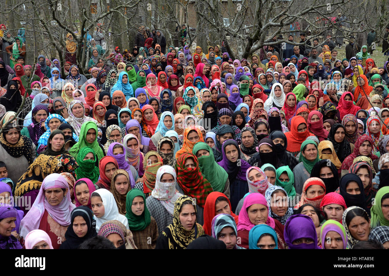 Srinagar, Kashmir. 9th Mar, 2017. Kashmiri villagers watching the funeral procession of a 15-year-old civilian Amir Nazir. during his funeral, Two militants and Two civilians killed in the encounter in Padgampora area of Jammu and Kashmir’s Pulwama district. This is the first civilian casualty since Army chief General Bipin Rawat warned civilians to stay away from encounter sites, saying those involved in stone-pelting on forces during gun battles with militants will not be dealt differently. Credit: sofi suhail/Alamy Live News Stock Photo