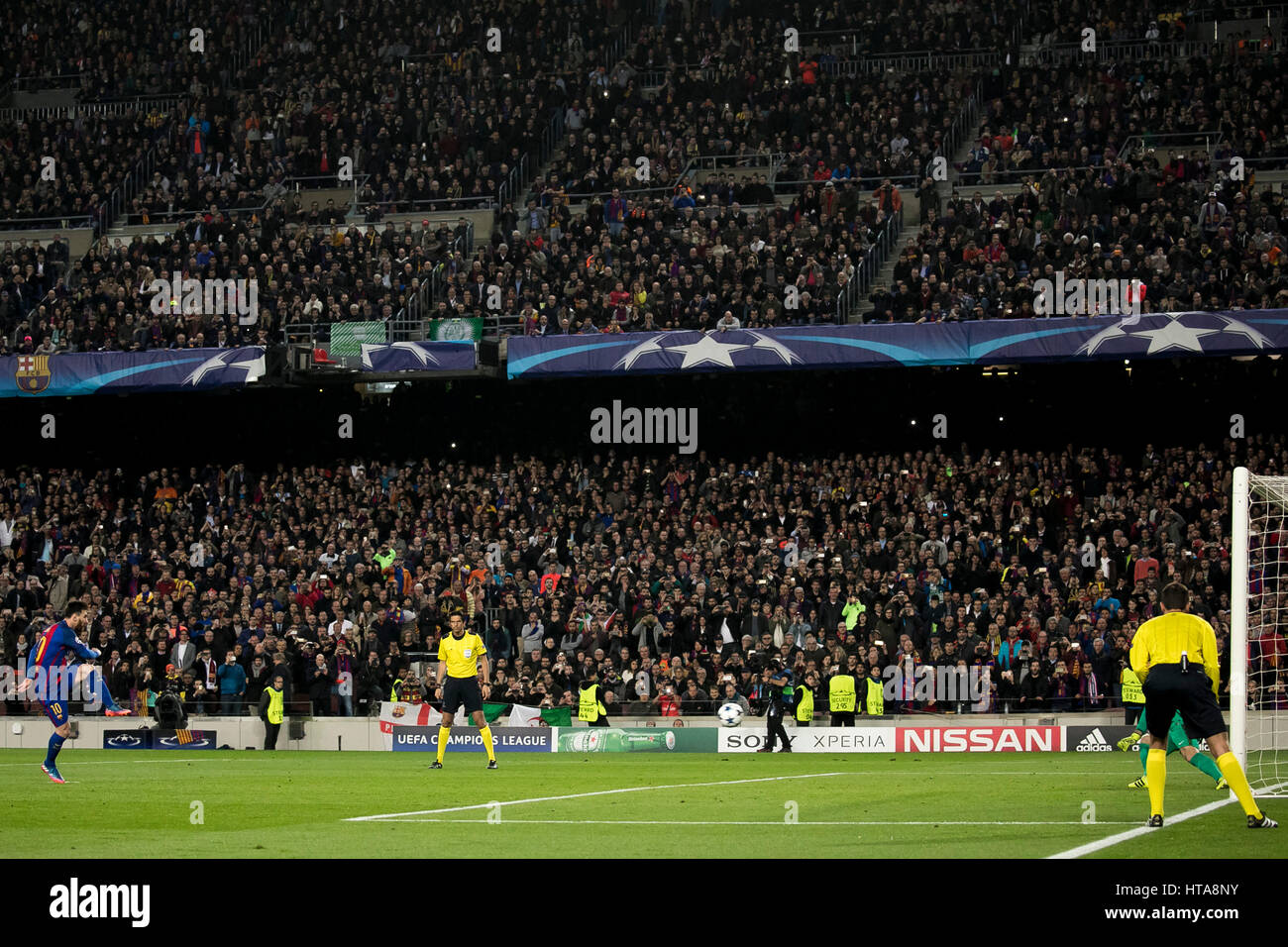 Camp Nou Stadium, Barcelona, Spain. 8th of March, 2017. Messi's goal from the penalty spot and makes the 3-0 during the round of 16 of the Champions League at Camp Nou Stadium, Barcelona, Spain. Credit: G. Loinaz/Alamy Live News Stock Photo