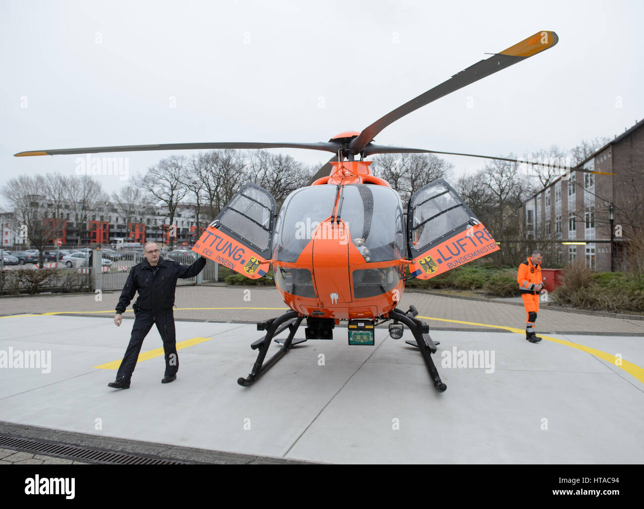Hospital helicopter hi-res stock photography and images - Page 42 - Alamy
