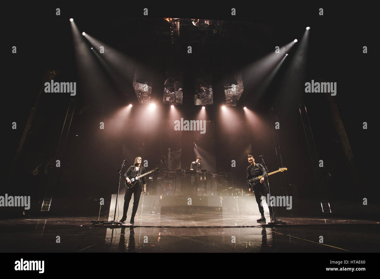 The xx perform hi-res stock photography and images - Alamy