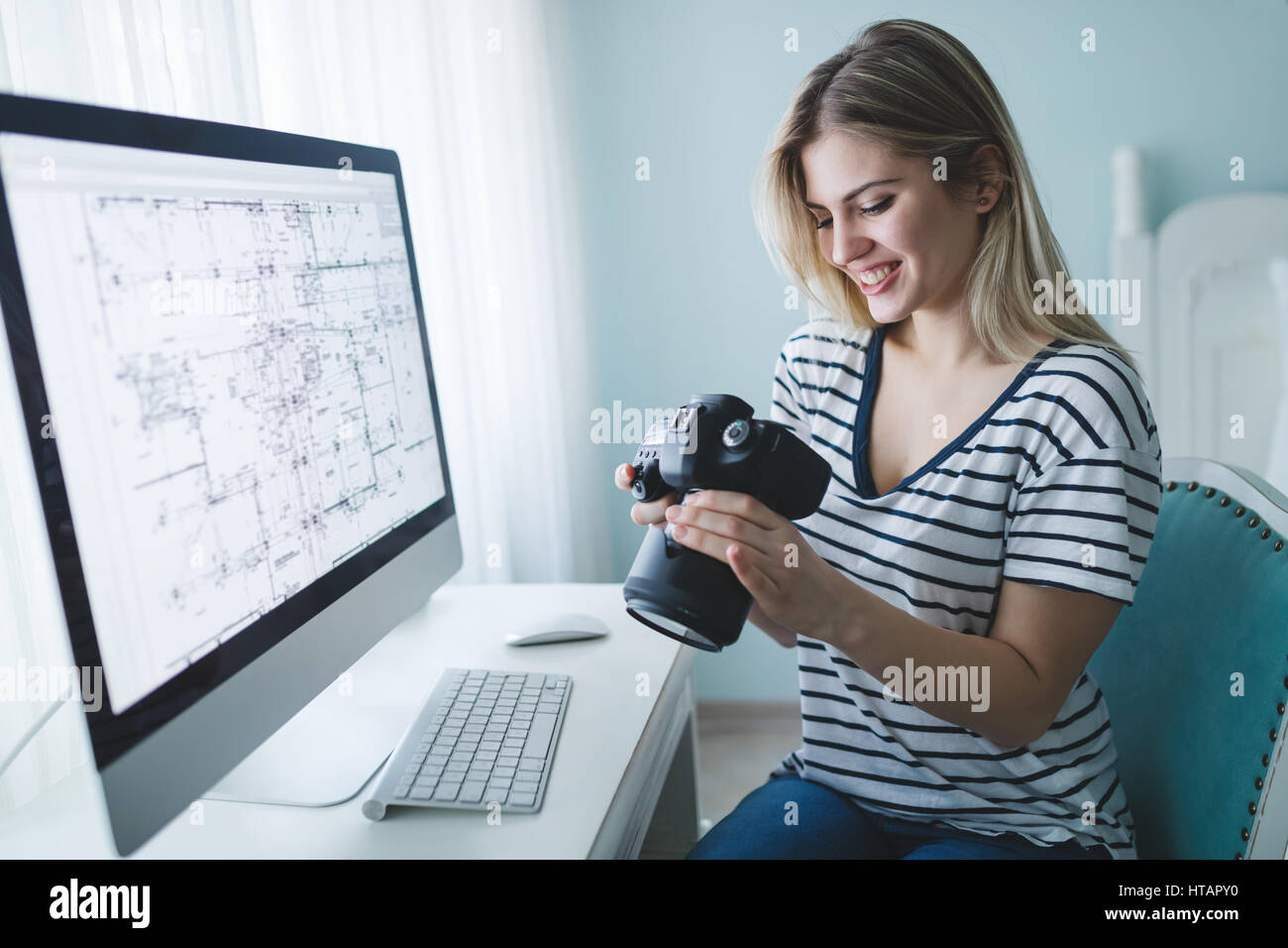 Designer and photographer woman looking at dslr camera Stock Photo Alamy