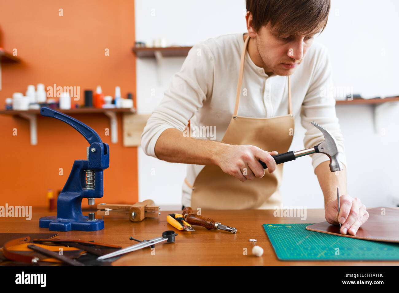 Столяр. Ремесленники прокопьевск. Работы ремесленников. Поверин керамист. Ремесленники самозанятые.