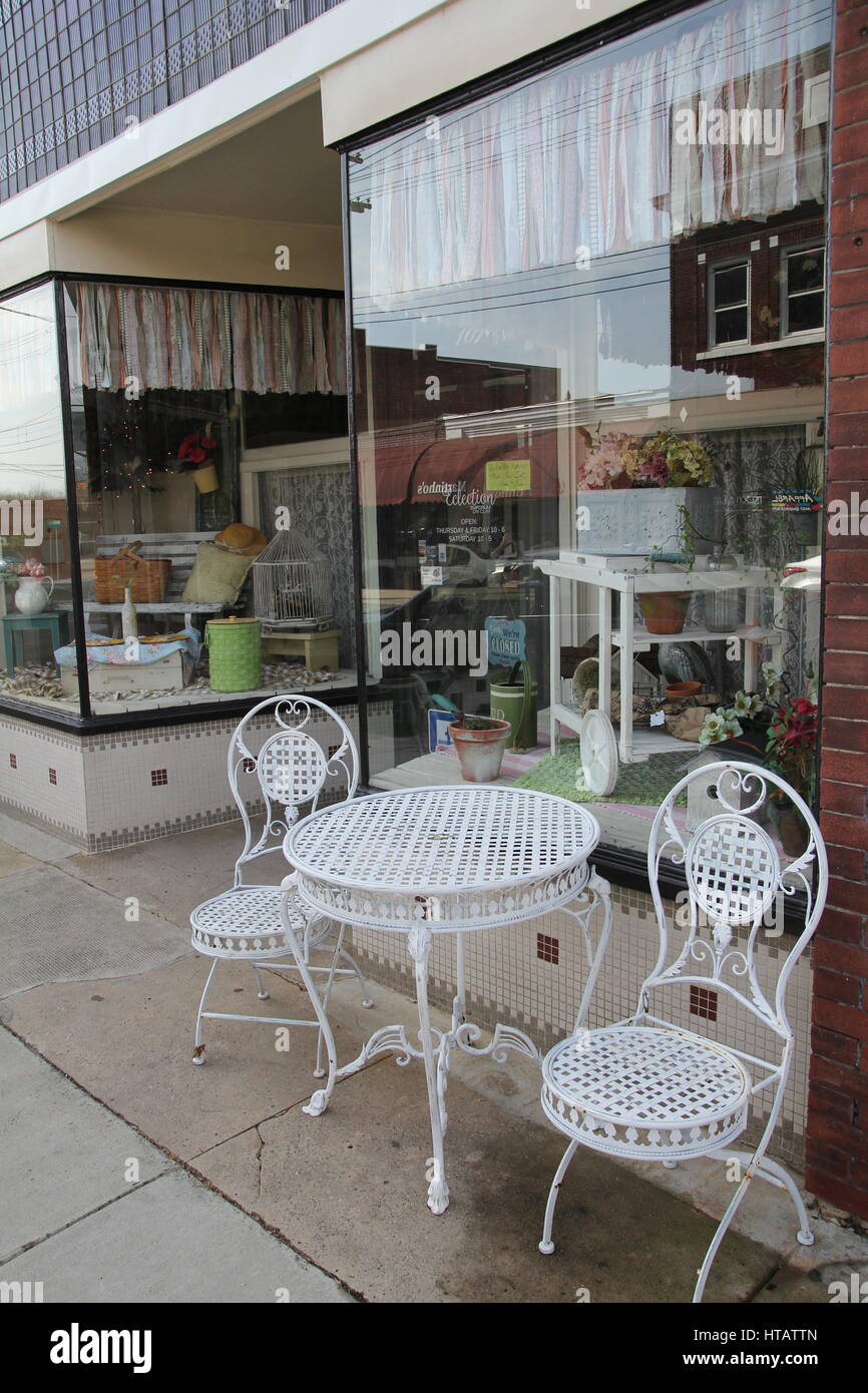 Consignment Shop Window Mebane North Carolina Stock Photo Alamy
