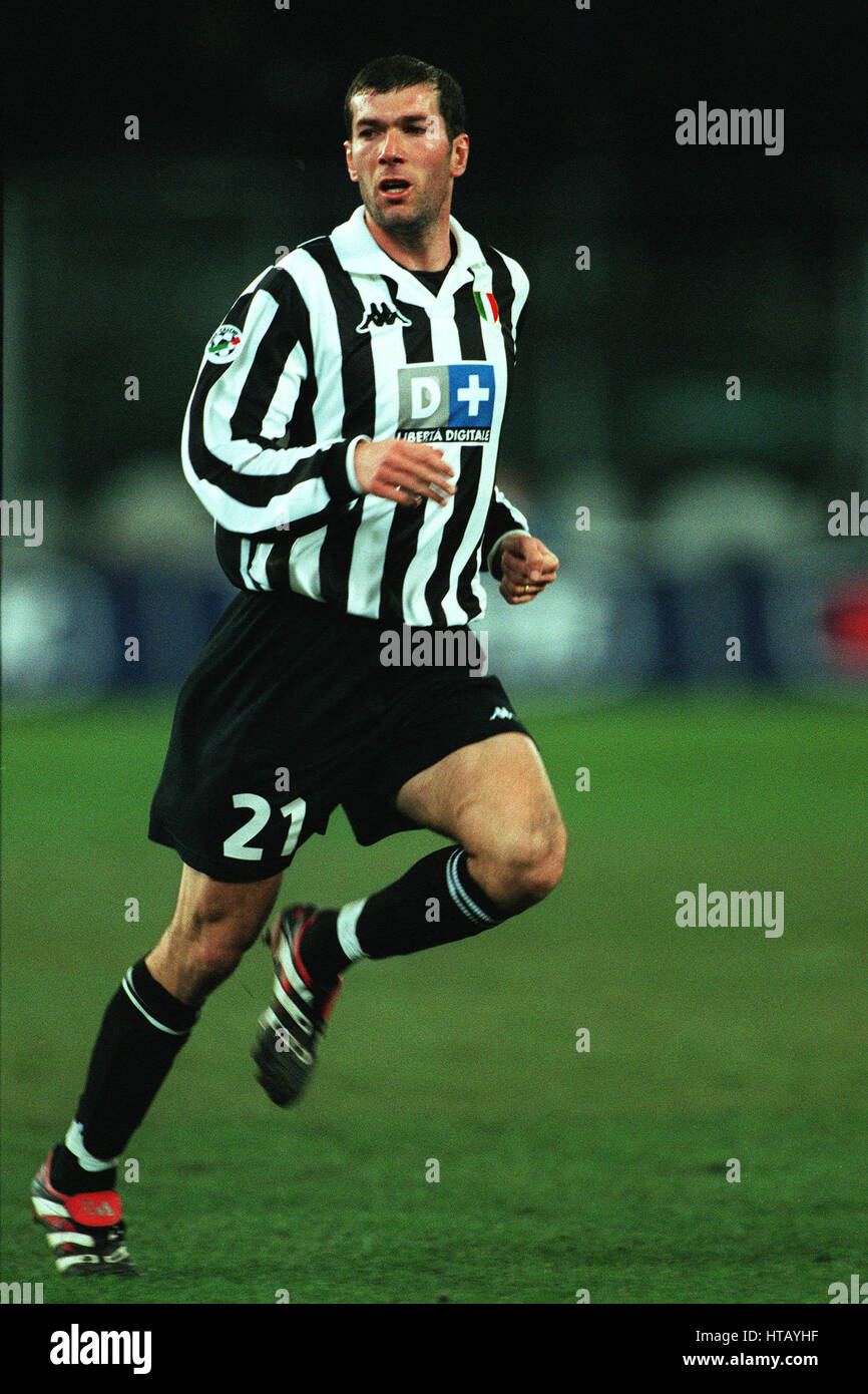 Zinedine Zidane Stock Photos & Zinedine Zidane Stock Images - Alamy