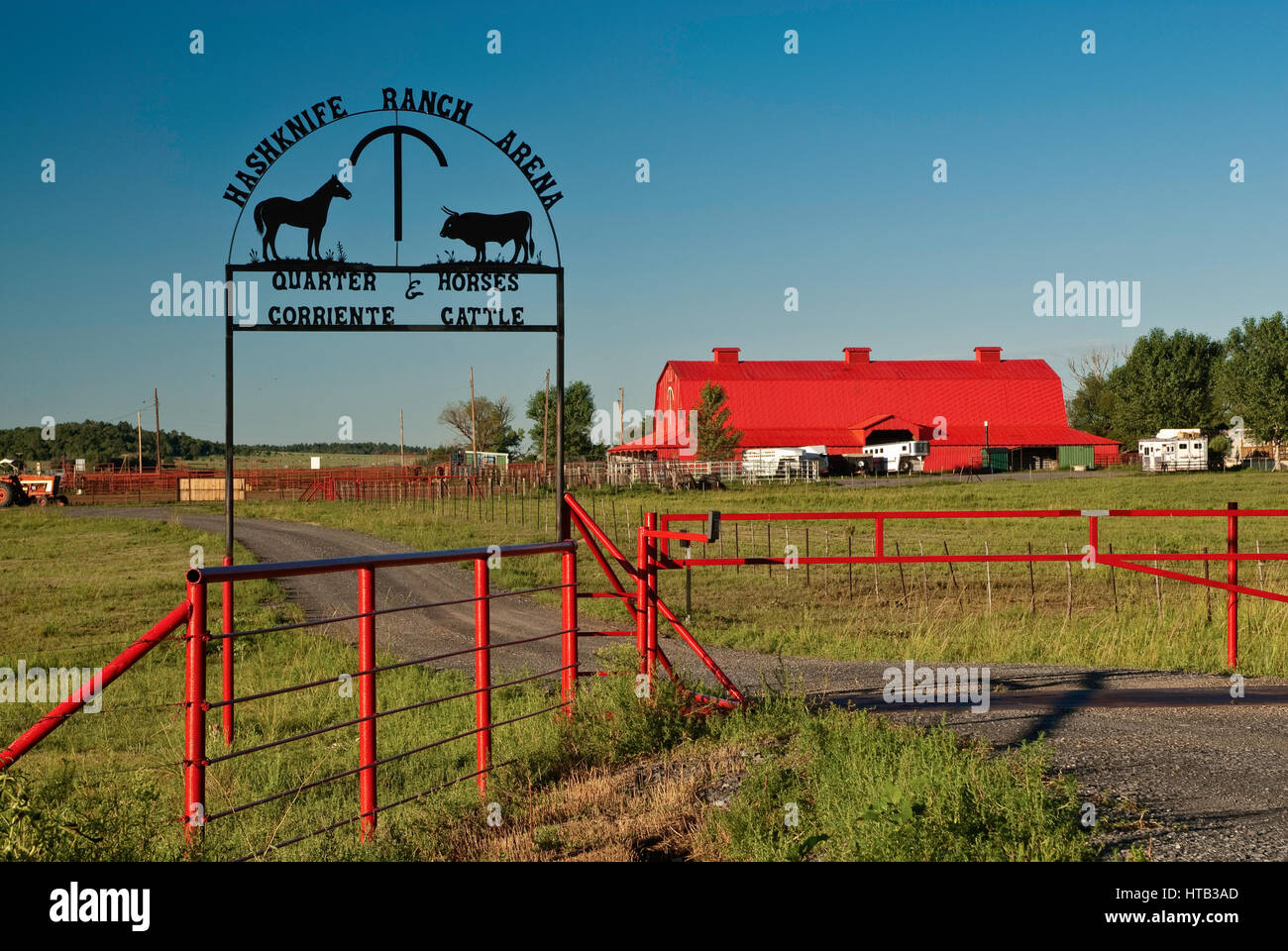 Wrought iron sign ranch gate hi-res stock photography and images - Alamy