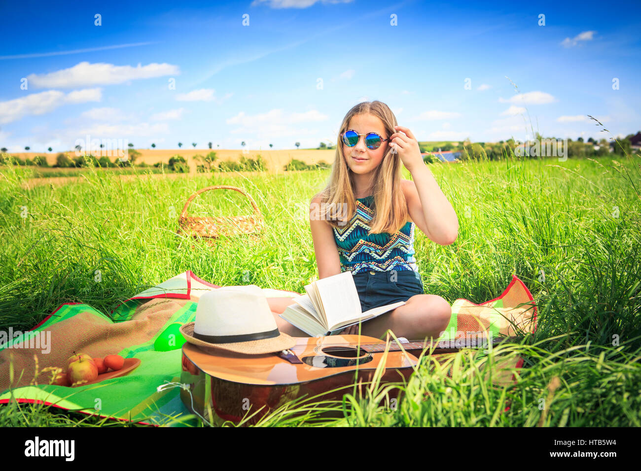 Outdoor portrait of young girl with a guitar Stock Photo - Alamy