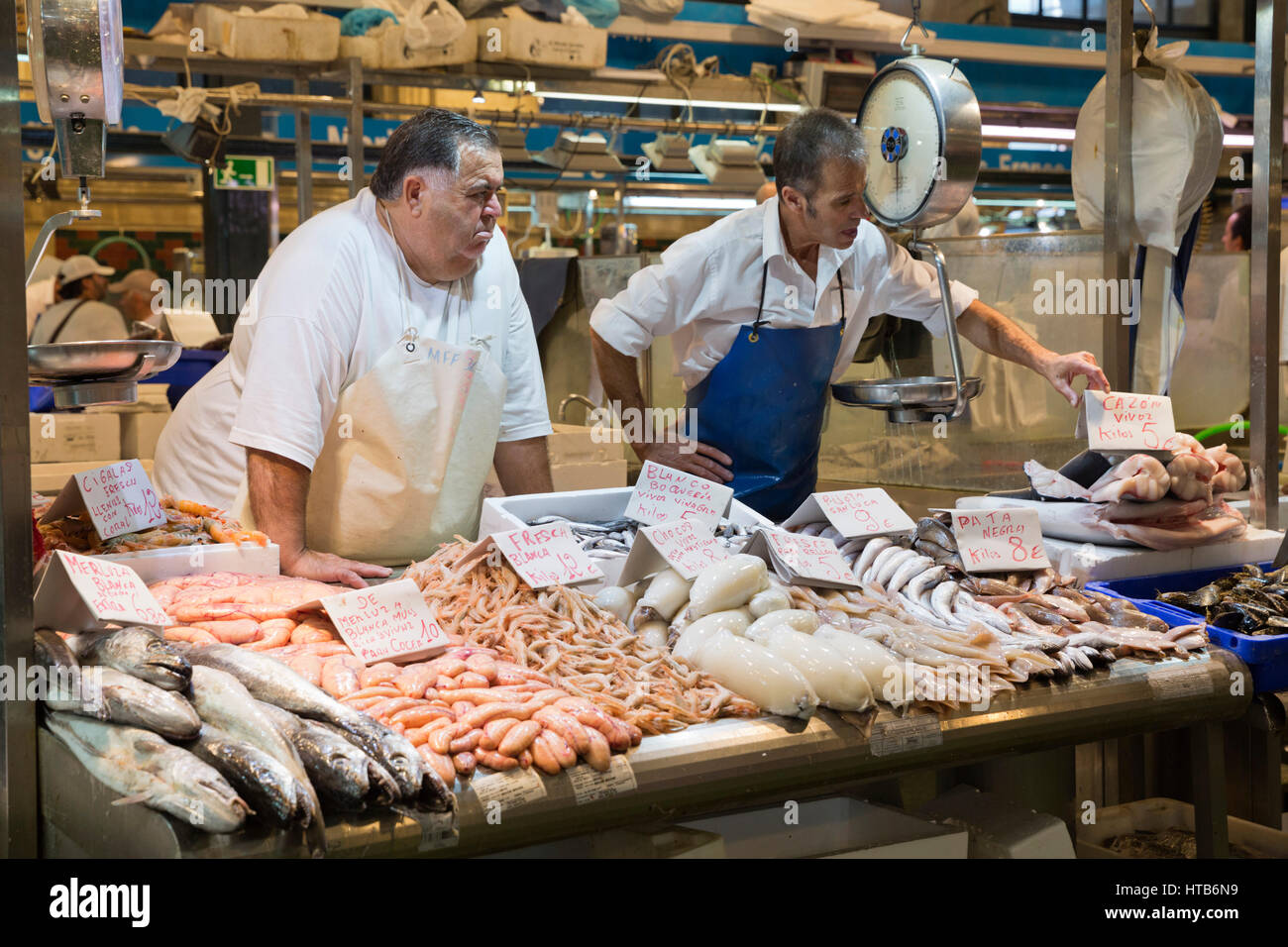 Fresh fish stall in the Mercado Central de Abastos food market, Calle