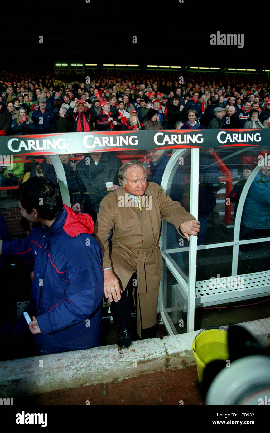 RON ATKINSON IN WRONG DUGOUT NOTTINGHAM FOREST FC MANAGER 16 January 