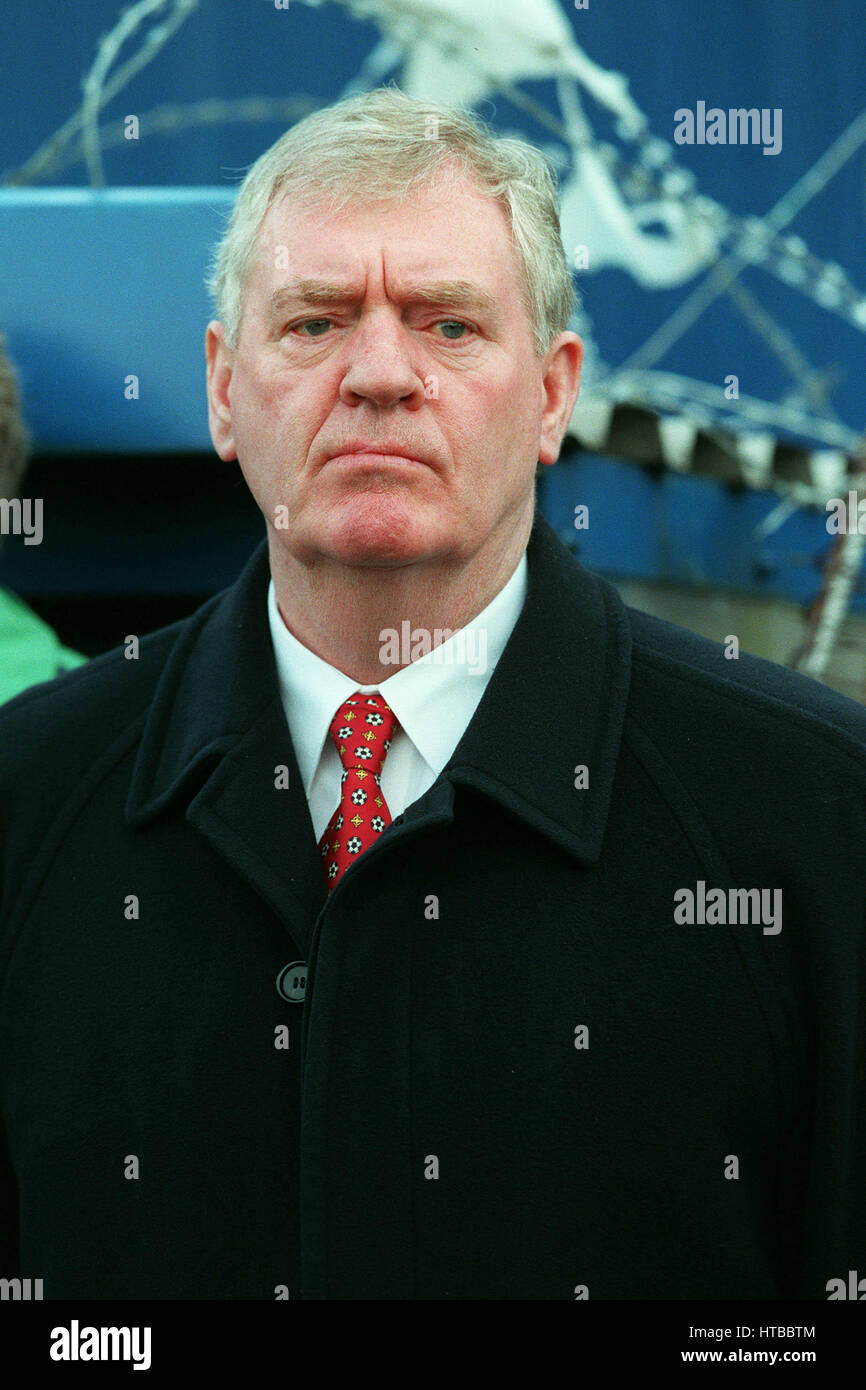 LAWRIE MCMENEMY NORTHERN IRELAND MANAGER 27 March 1999 Stock Photo