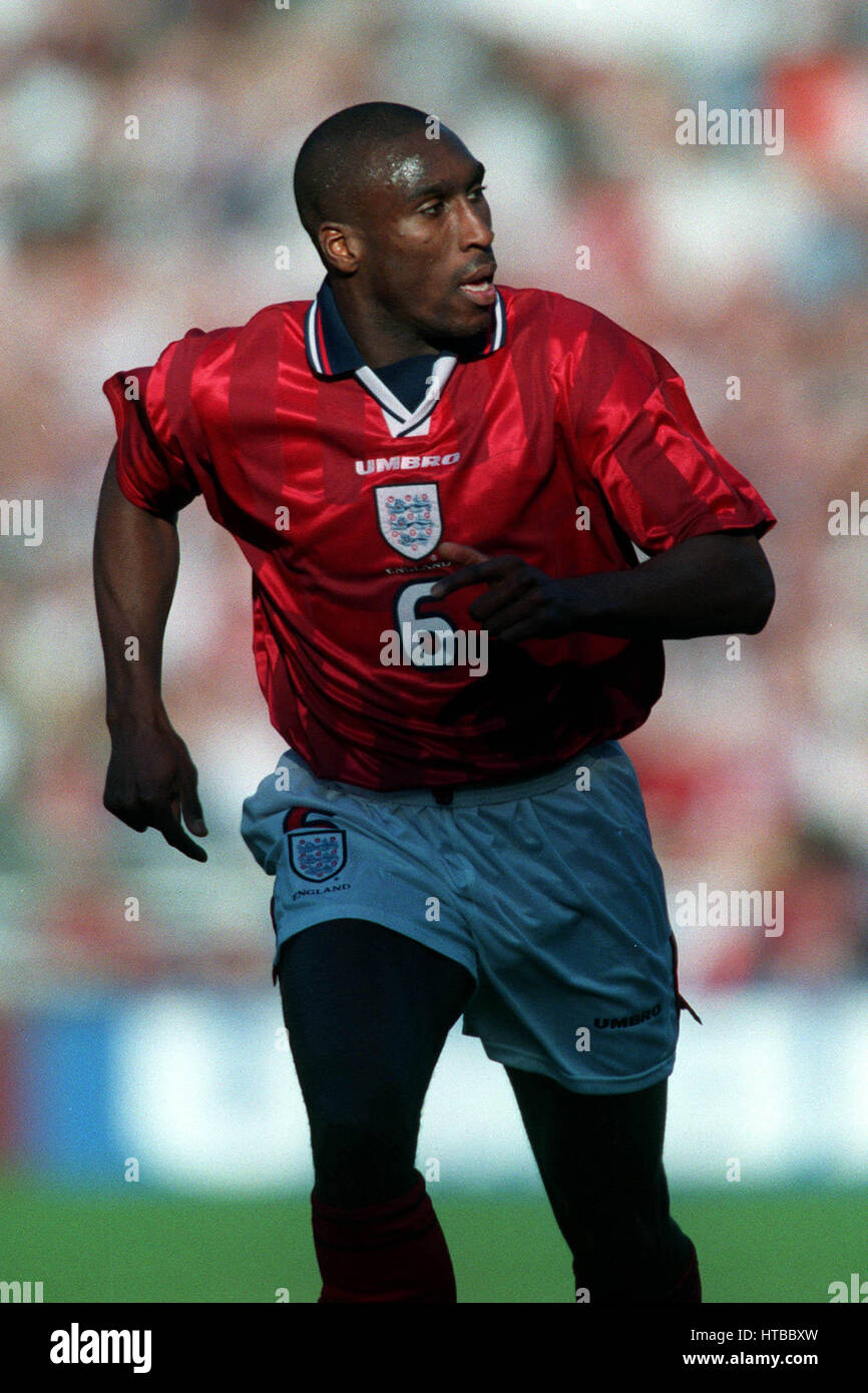 SOL CAMPBELL ENGLAND & TOTTENHAM HOTSPUR FC 27 March 1999 Stock Photo