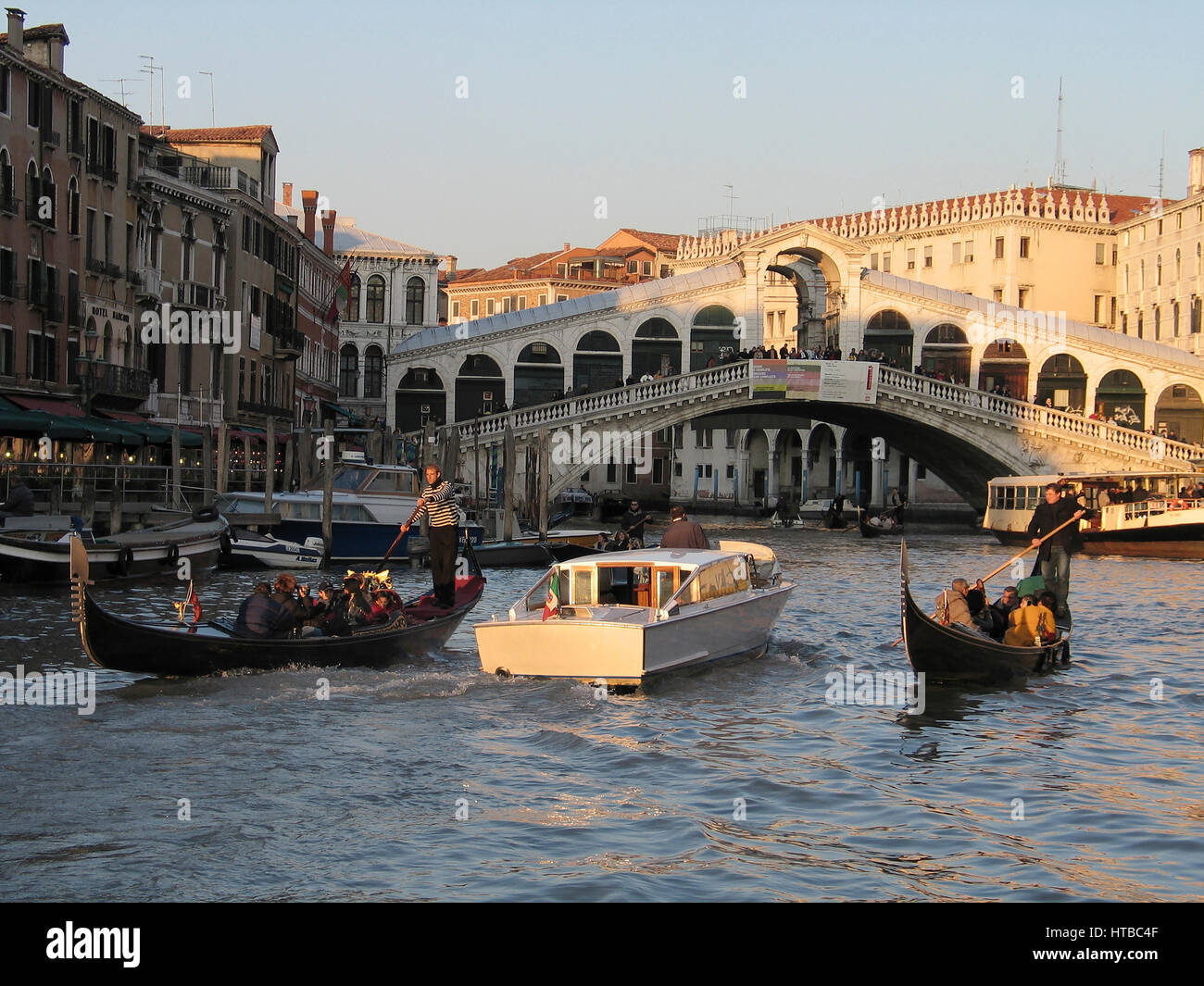 Venice canal bustling boats hi-res stock photography and images - Alamy