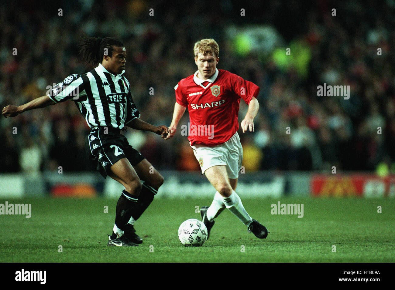 EDGAR DAVIDS & PAUL SCHOLES MANCHESTER UNITED V JUVENTUS 07 April 1999