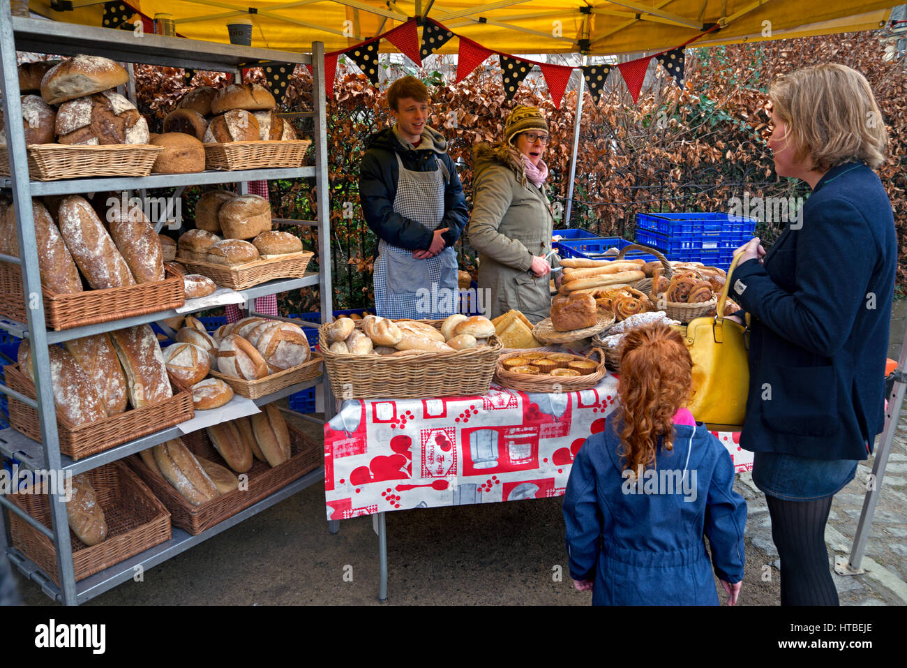 A mother and daughter buying bread at Stockbridge Market in Edinburgh, Scotland, UK Stock Photo