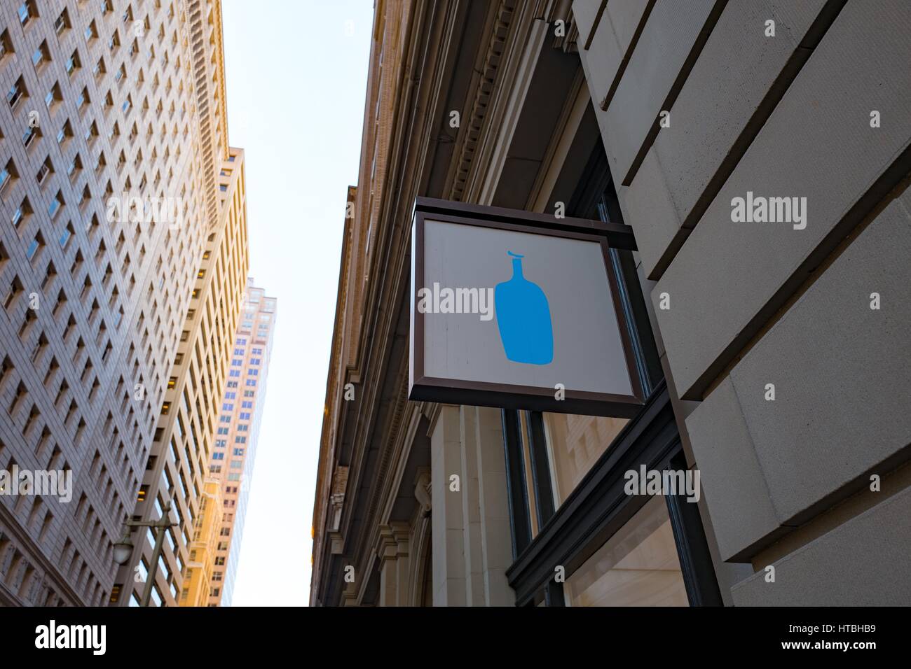 https://c8.alamy.com/comp/HTBHB9/blue-bottle-coffee-store-in-the-financial-district-neighborhood-of-HTBHB9.jpg