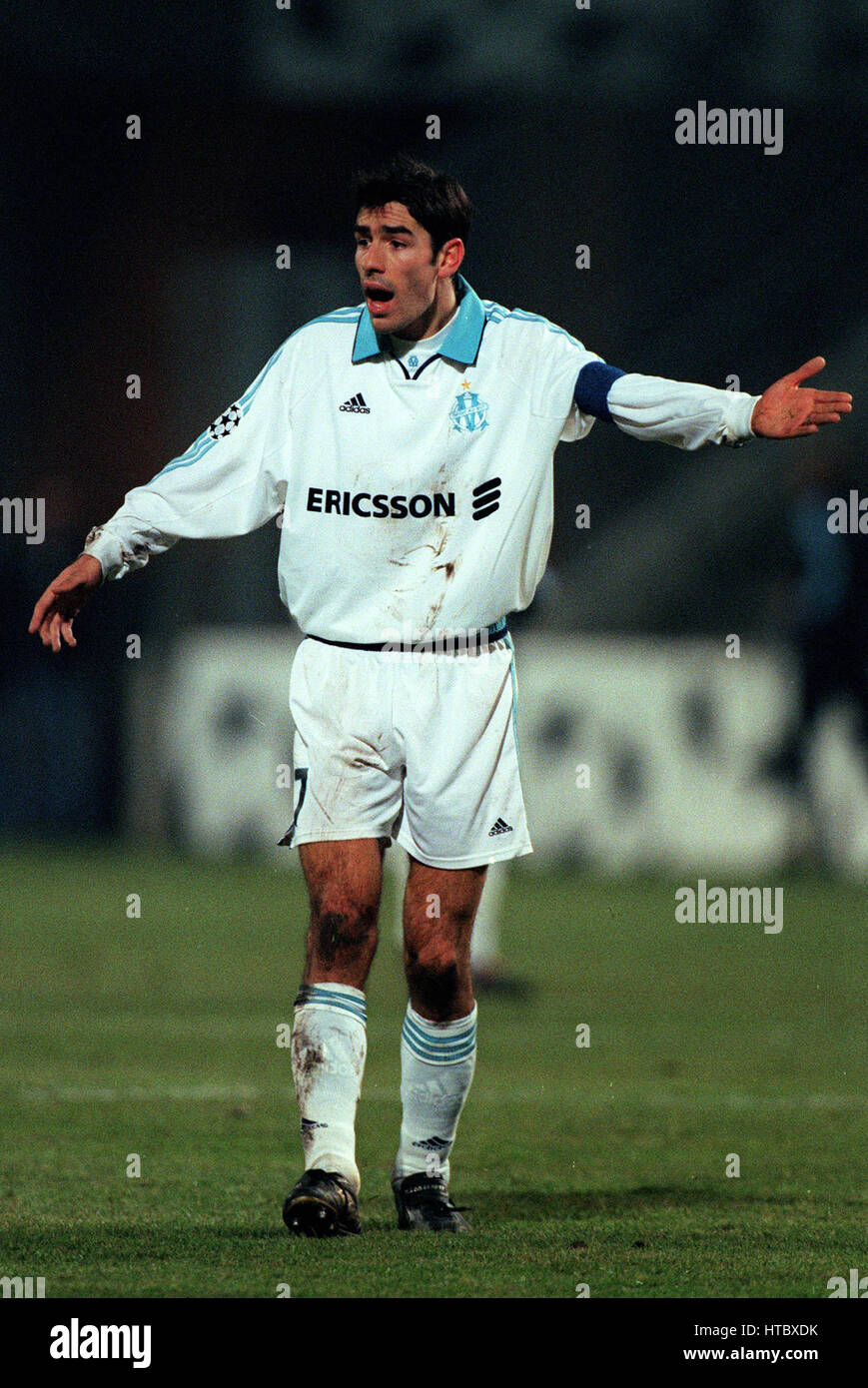 Robert Pirès Urges Marseille to Recall 1999-2000 Season to Overcome Current Crisis Robert Pirès Urges Marseille to Recall 1999-2000 Season to Overcome Current Crisis