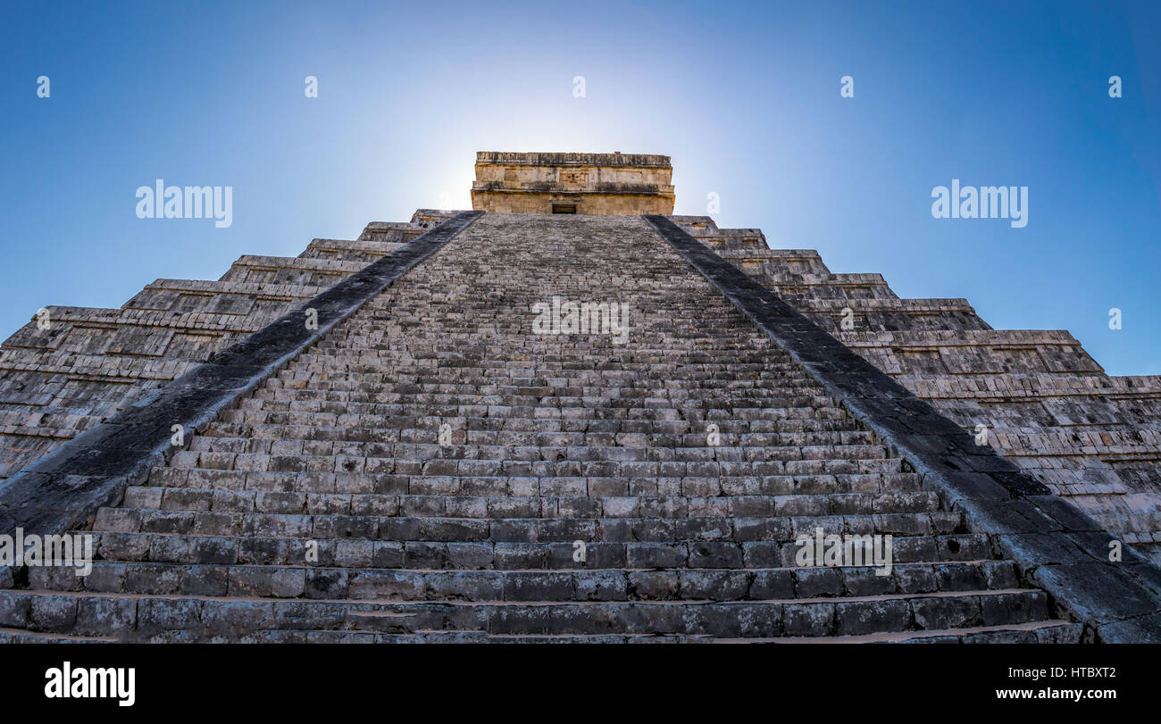 Mayan Temple pyramid  of Kukulkan - Chichen Itza, Yucatan, Mexico Stock Photo
