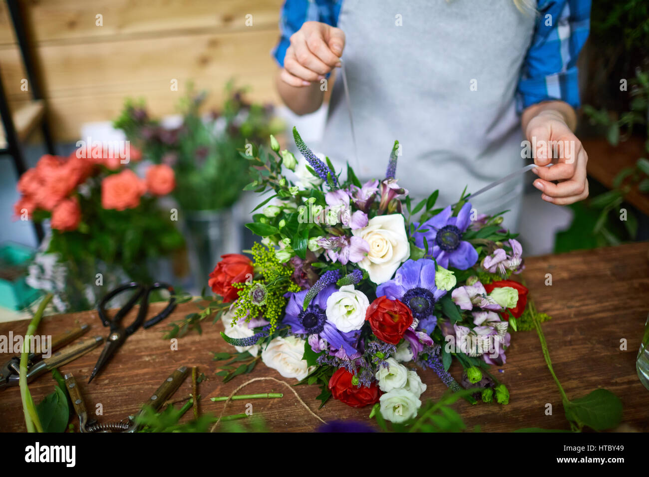 Image showcasing Small hand tied flower bouquet hi-res stock photography and images - Alamy