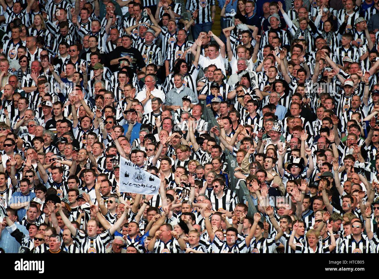 NEWCASTLE UNITED FANS FA CUP FINAL WEMBLEY 22 May 1999 Stock Photo Alamy