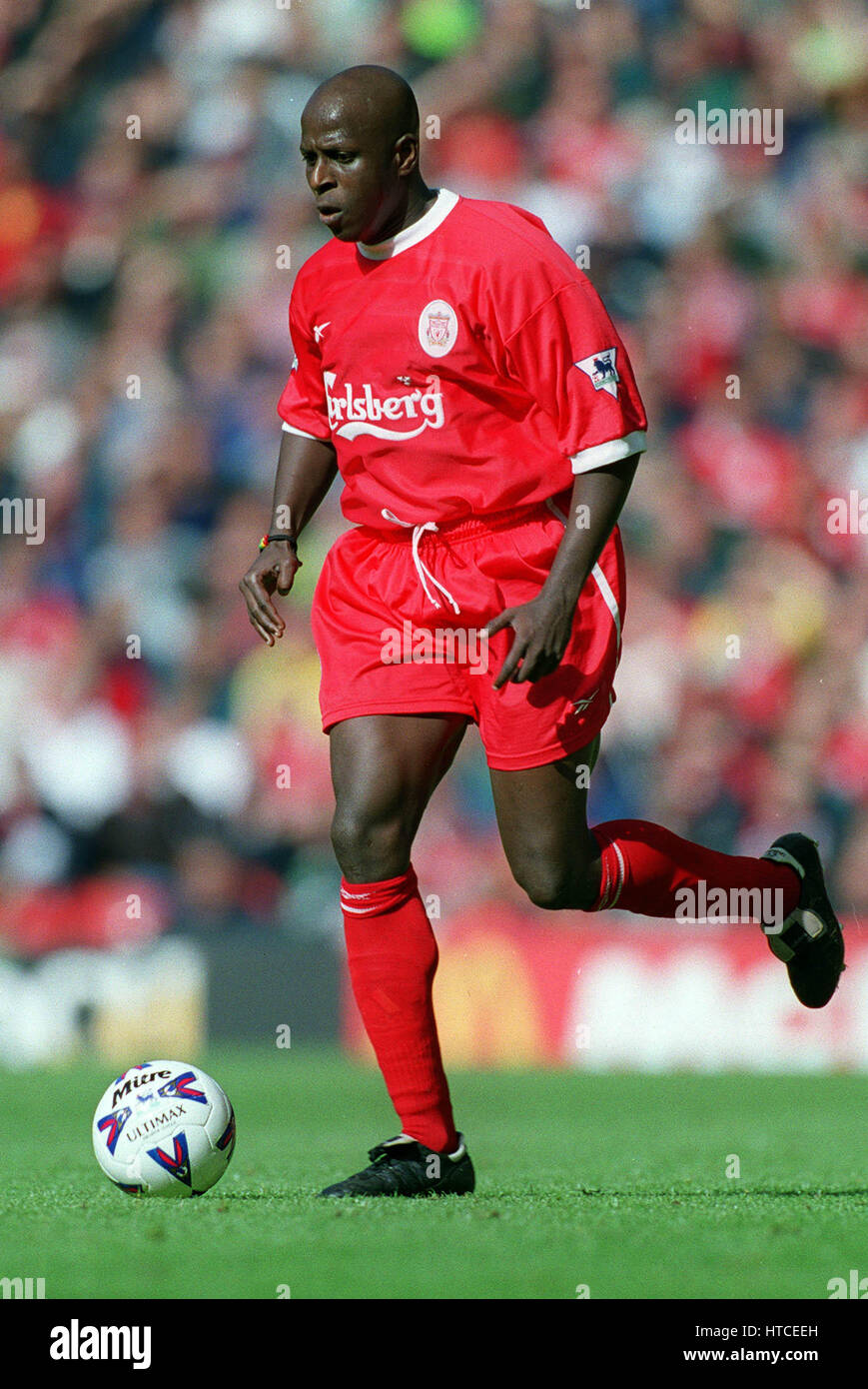 TITI CAMARA LIVERPOOL FC 14 August 1999 Stock Photo Alamy