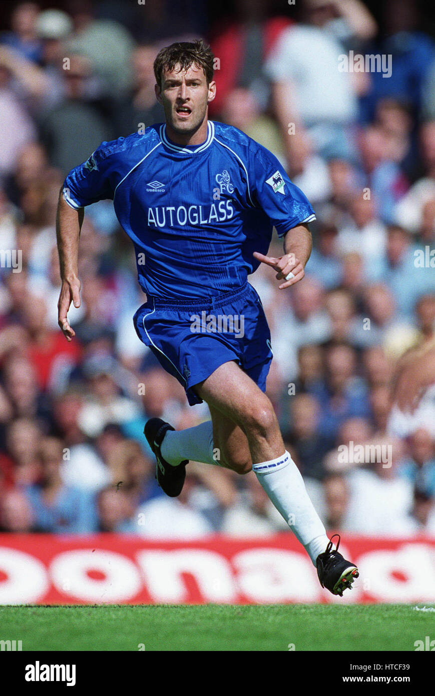 CHRIS SUTTON CHELSEA FC 21 August 1999 Stock Photo - Alamy