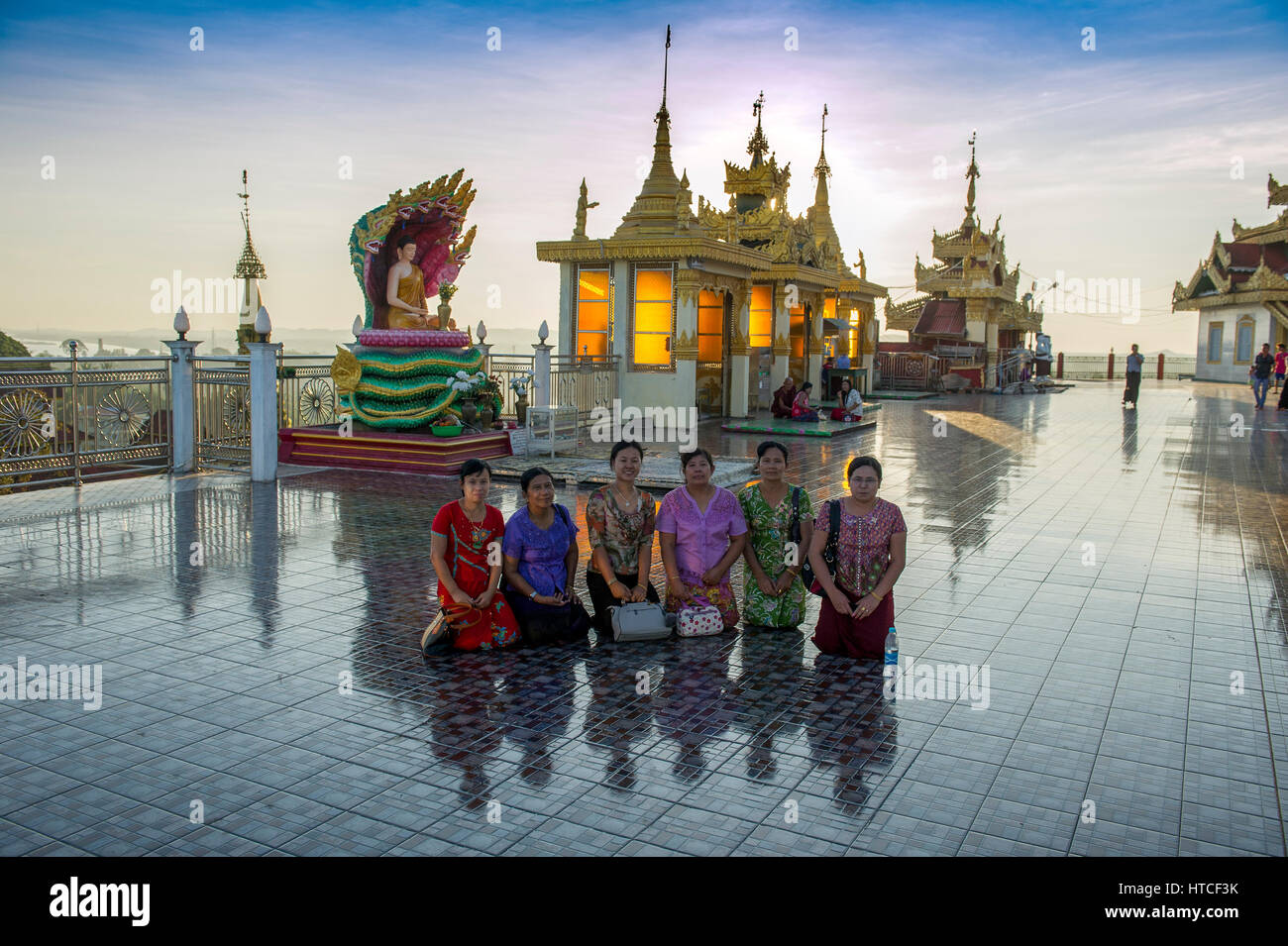 Myanmar Formerly Burma Mon State Mawlamyine Moulmein Pagoda Paya Kyaik Than Lan Kyaikthanlan Burmese Women Stock Photo Alamy Myanmar Formerly Burma Mon State Mawlamyine Moulmein Pagoda Paya Kyaik Than Lan Kyaikthanlan Burmese Women Stock Photo Alamy