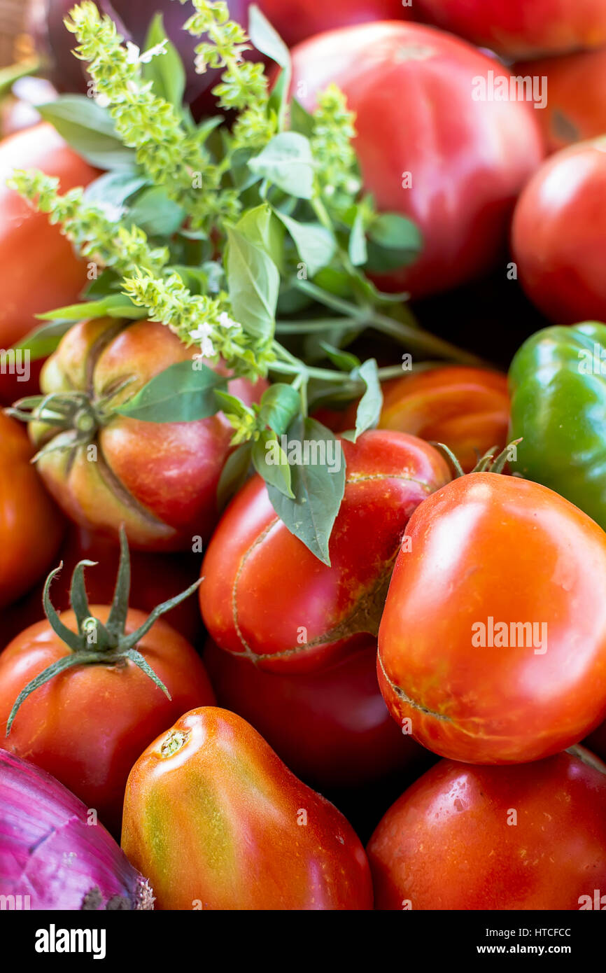Close up of many fresh red tomatoes big fruit type Stock Photo - Alamy