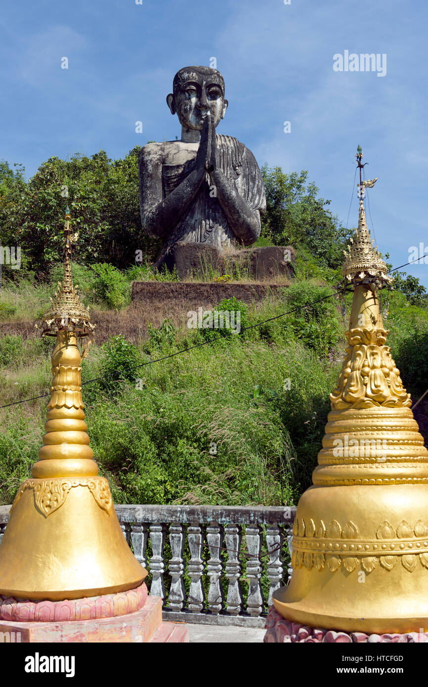 Myanmar (formerly Burma). Mon State. Yadana Daung Mawlamyine (Moulmein) surroundings, Win Sein Taw Ya temple Stock Photo