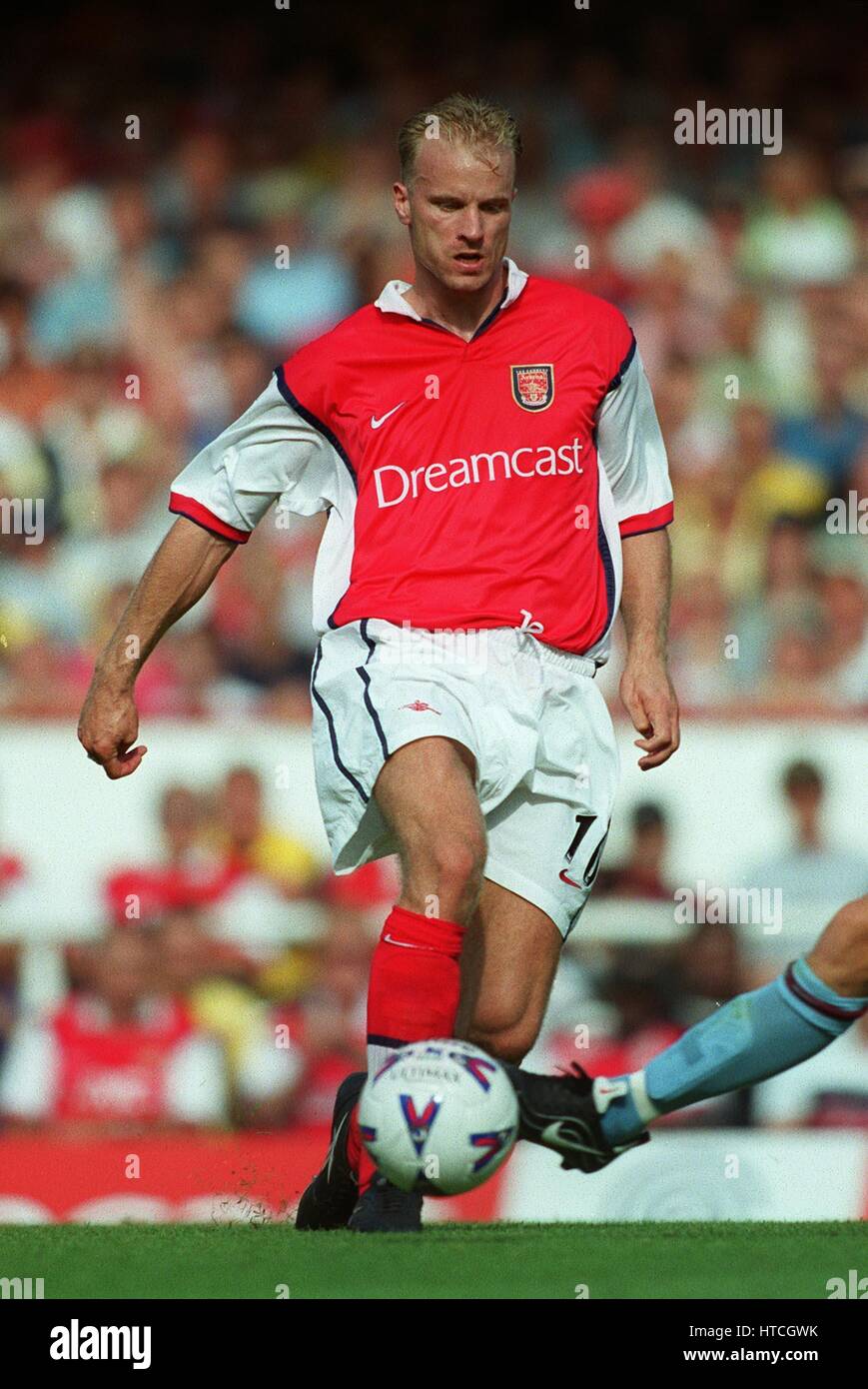 DENNIS BERGKAMP ARSENAL FC 12 September 1999 Stock Photo Alamy