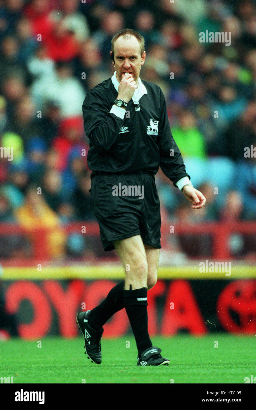 ROB HARRIS PREMIER LEAGUE REFEREE 01 October 1999 Stock Photo Alamy