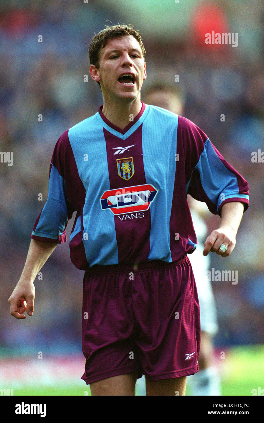 ALAN THOMPSON ASTON VILLA FC 23 October 1999 Stock Photo - Alamy