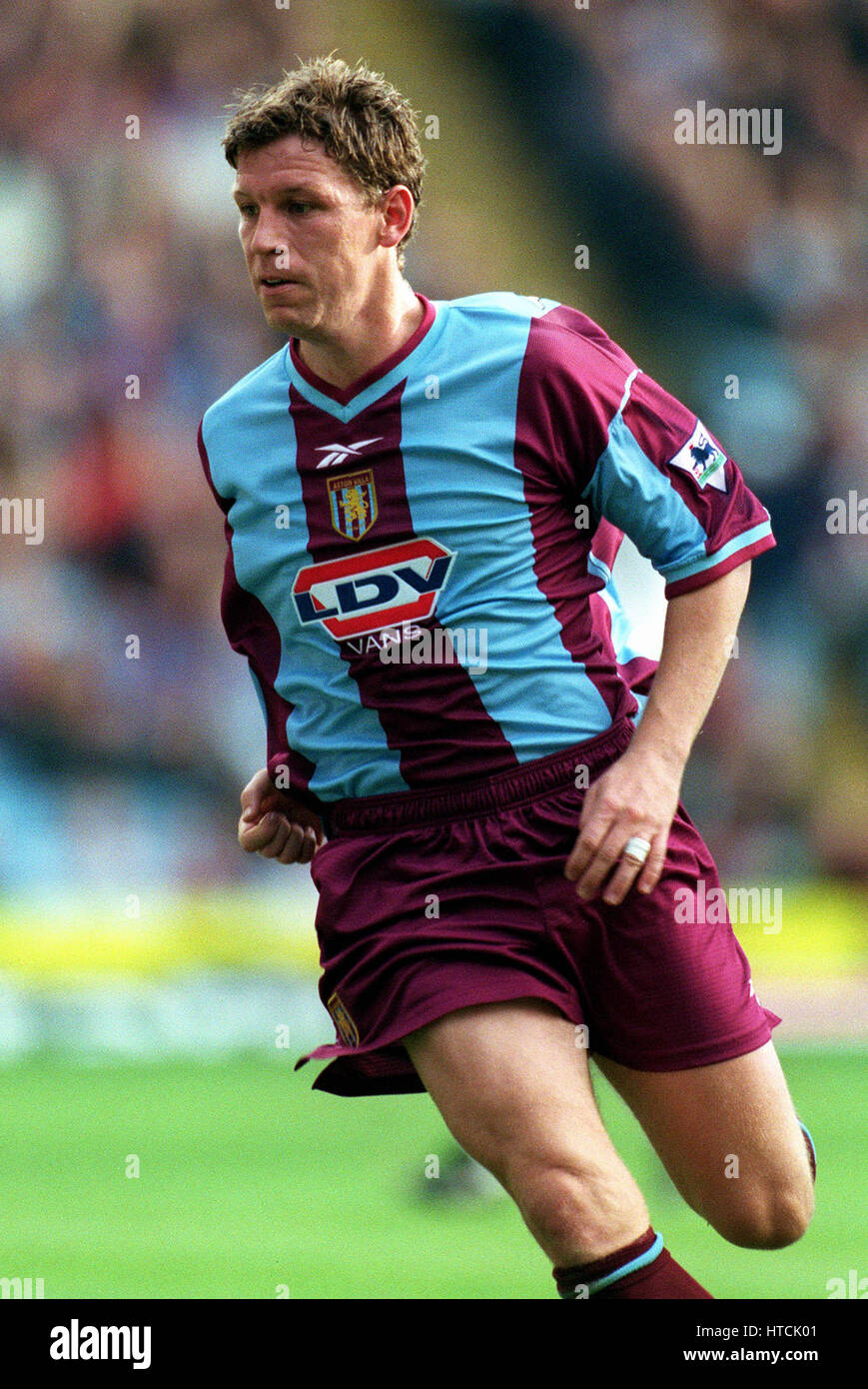 ALAN THOMPSON ASTON VILLA FC 23 October 1999 Stock Photo - Alamy