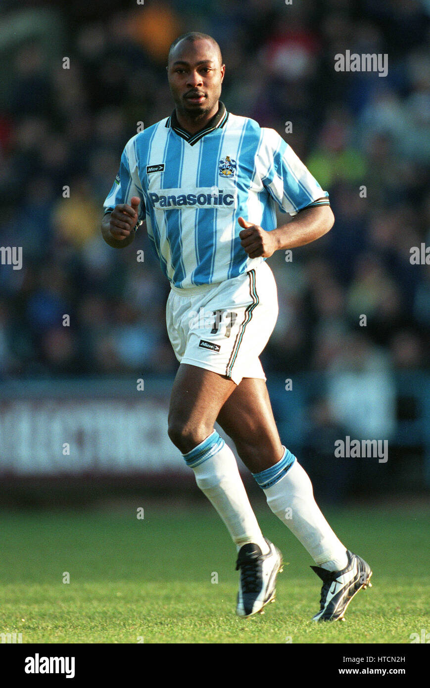 CLYDE WIJNHARD HUDDERSFIELD TOWN FC 28 December 1999 Stock Photo - Alamy