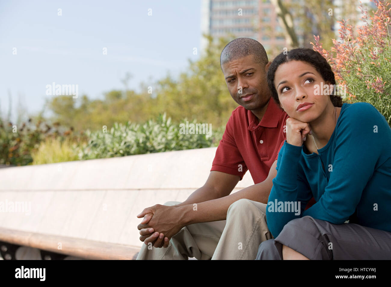 Couple park bench serious hi-res stock photography and images - Alamy