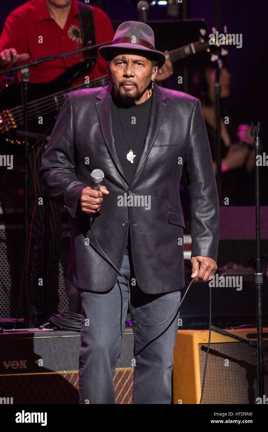 Aaron neville hi-res stock photography and images - Alamy