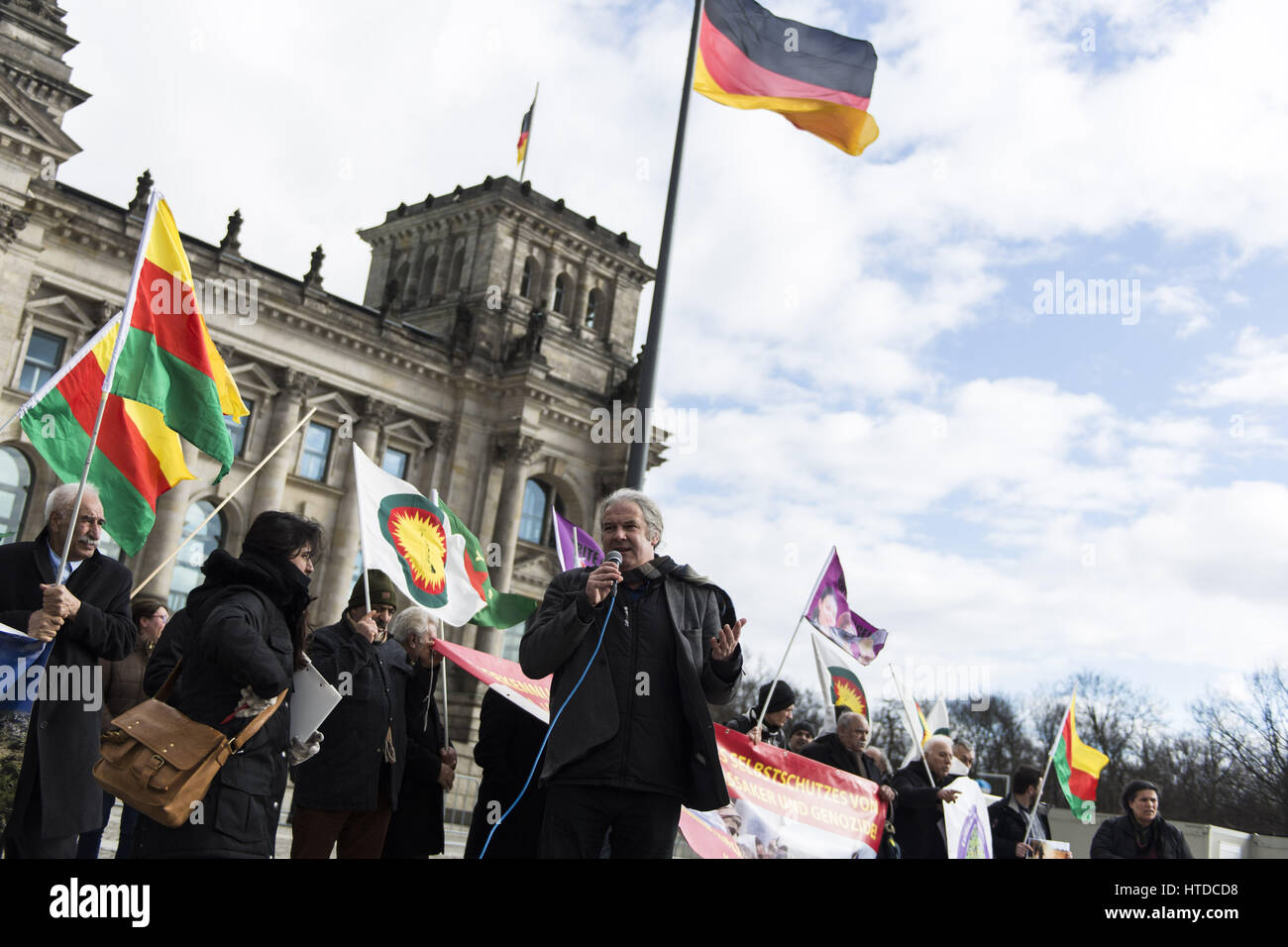 Berlin, Germany. 10th Mar, 2017. ANDREJ HUNKO, Mitglied des Deutschen Bundestags fÃ¼r die Partei Die Linke, speaks in front of the protesters. Yezidi representatives and Kurds demanding political support in front of the German Reichstag-Building for the people in Sinjar. The situation of the Yezidians, a thousand-year monotheistic religious community, has worsened after Kurdish Peschmergas attacked the Kurdish Yezidian units in Shengal. Credit: Jan Scheunert/ZUMA Wire/Alamy Live News Stock Photo