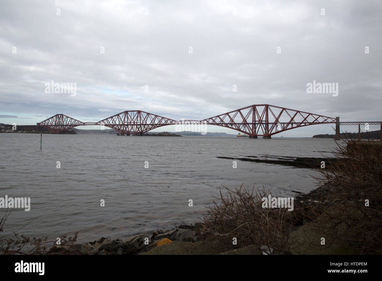 The Forth Bridge is a cantilever railway bridge over the Firth of Forth ...