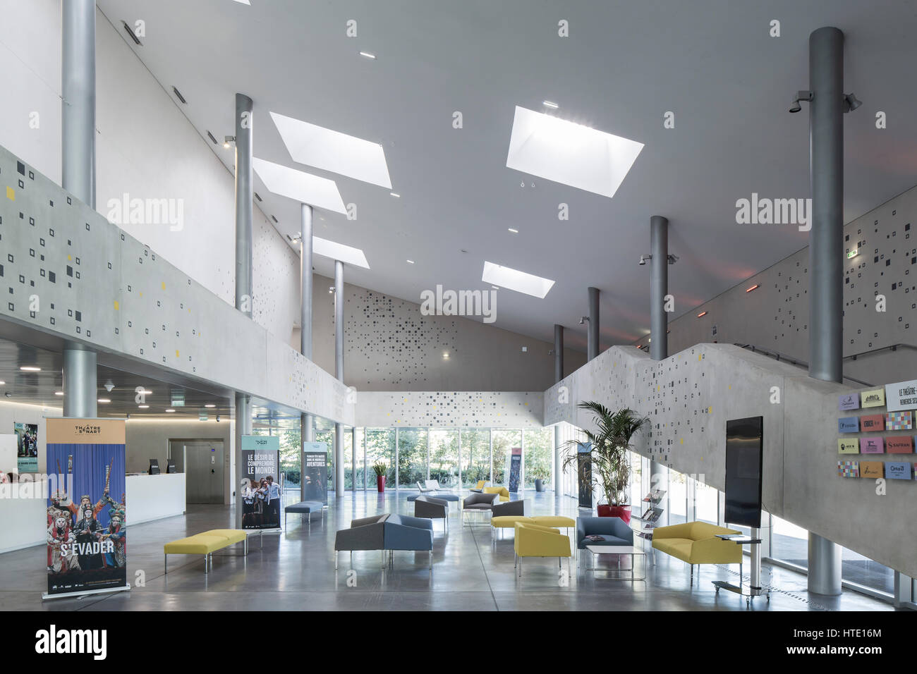 Bridge theatre interior hi-res stock photography and images - Alamy