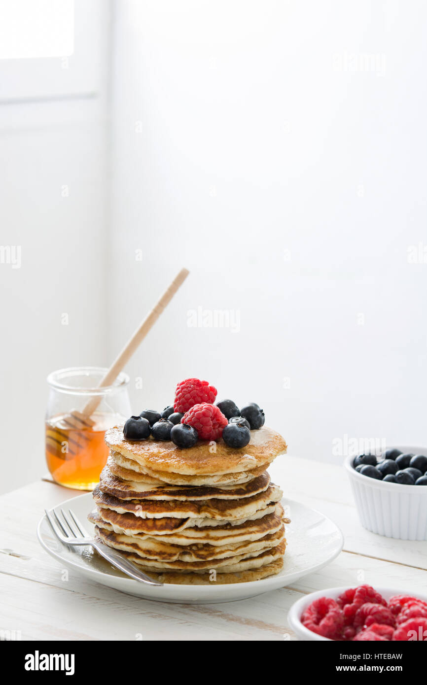 Pancake with blueberries and raspberries on white wood Stock Photo - Alamy