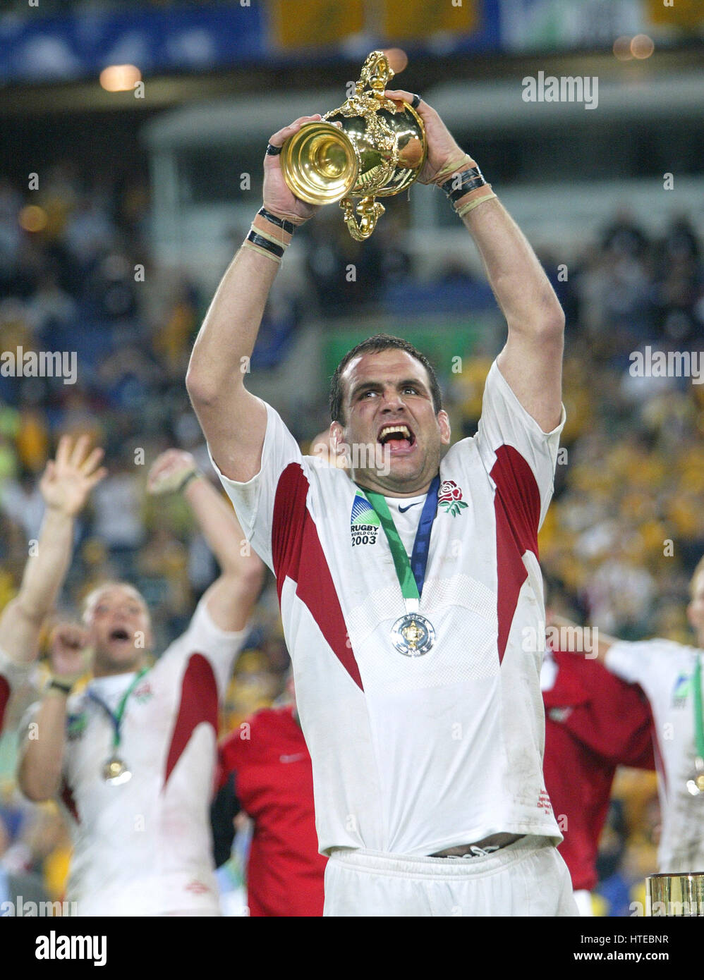 England's Martin Johnson lifts the Webb Ellis Cup after victory in the Rugby World Cup Final at the Telstra Stadium, Sydney, Australia. Stock Photo