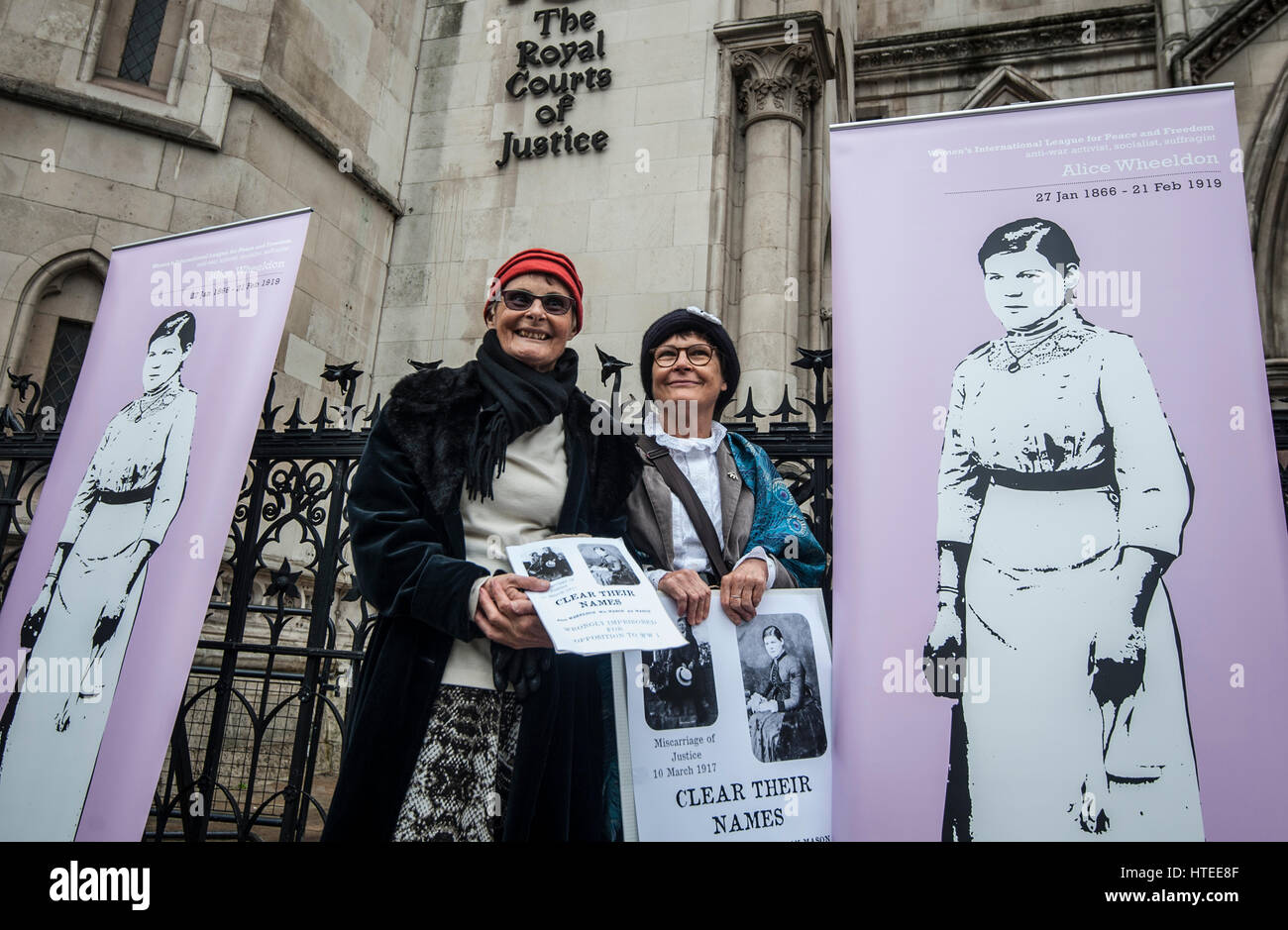 Sisters Deirdre (left) and Chloe Mason outside the Royal Courts of Justice where they were campaigning to clear the name of their great-grandmother Alice Wheeldon, a suffragette jailed for attempting to poison prime minister David Lloyd George in 1917. Stock Photo