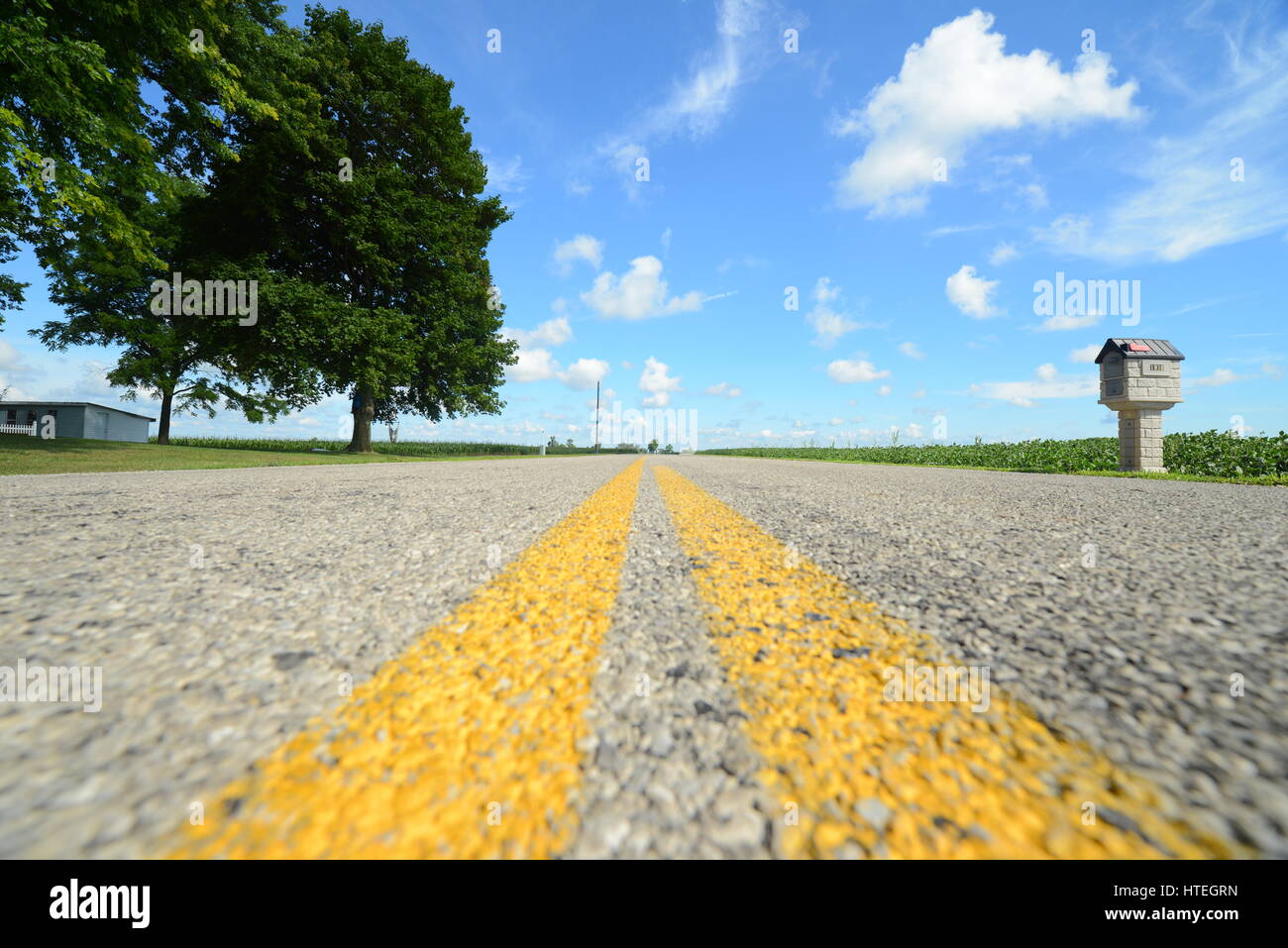 double yellow line road in the country low angle Stock Photo